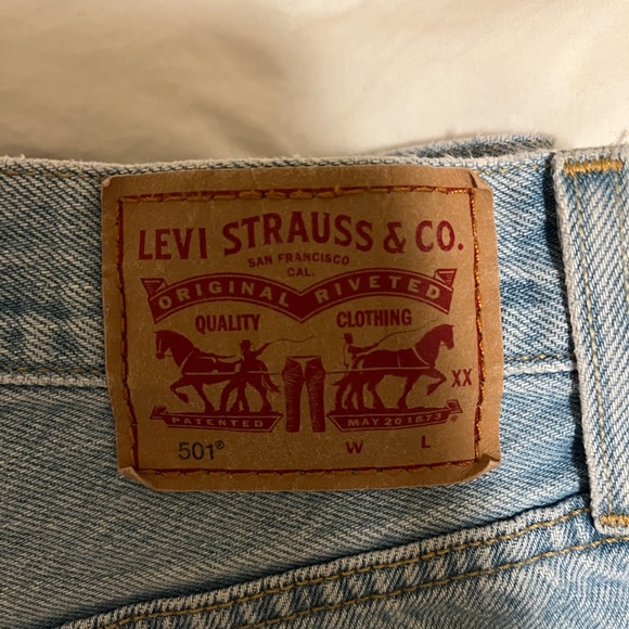 LEVI’S DENIM SHORTS - Picture 6 of 6